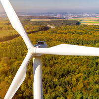 AdobeStock_291878586 Windkraft FB.png