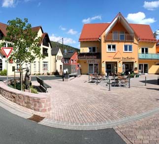 Dorfplatz mit Dorfladen Rück-Schippach